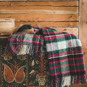 Wool blanket with fringes ,,Škotiškas" green